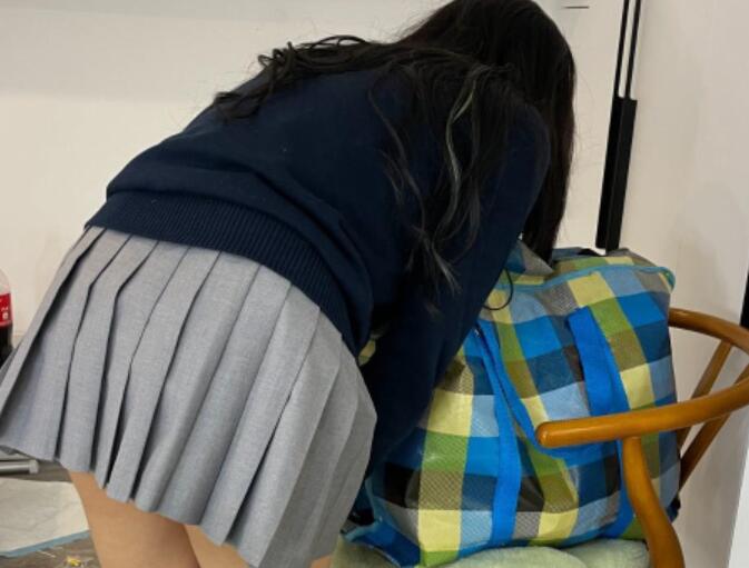 父女18岁女儿后续1-女儿 闺蜜 年纪小就是嫩的流水呀
