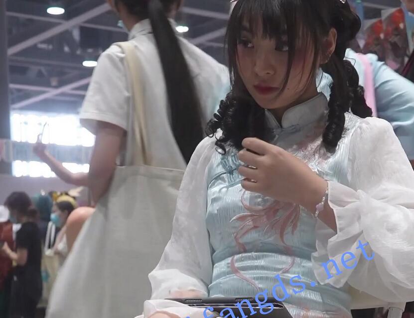 【xxn-234】抄底蕾丝汉服看板娘..性感木耳边微透草莓内裤