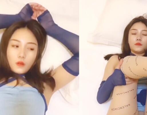 猥琐摄影师潜规则身材火爆的大长腿美女模特❤️各种姿势爆入神秘之处
